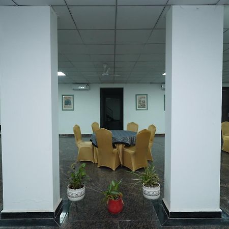 Posh Garden Inn Artemis Hospital Road グルガウン エクステリア 写真