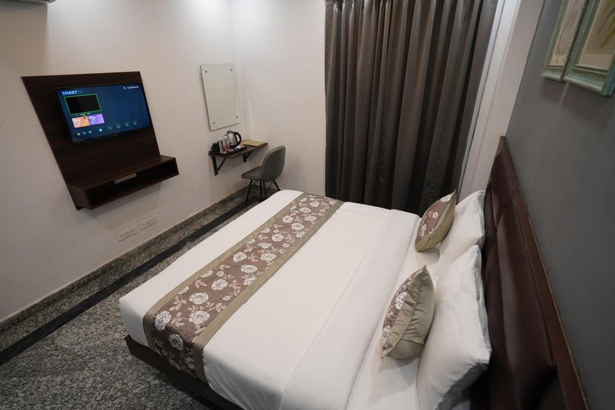 Posh Garden Inn Artemis Hospital Road グルガウン エクステリア 写真