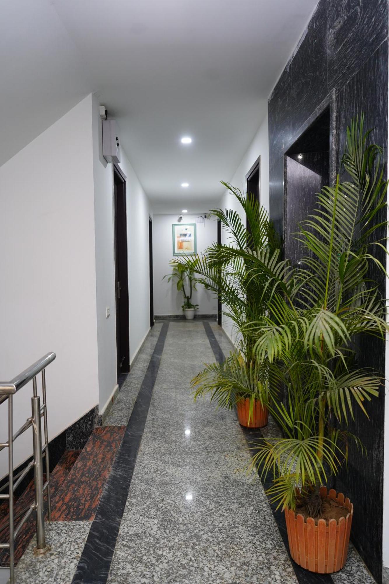 Posh Garden Inn Artemis Hospital Road グルガウン エクステリア 写真