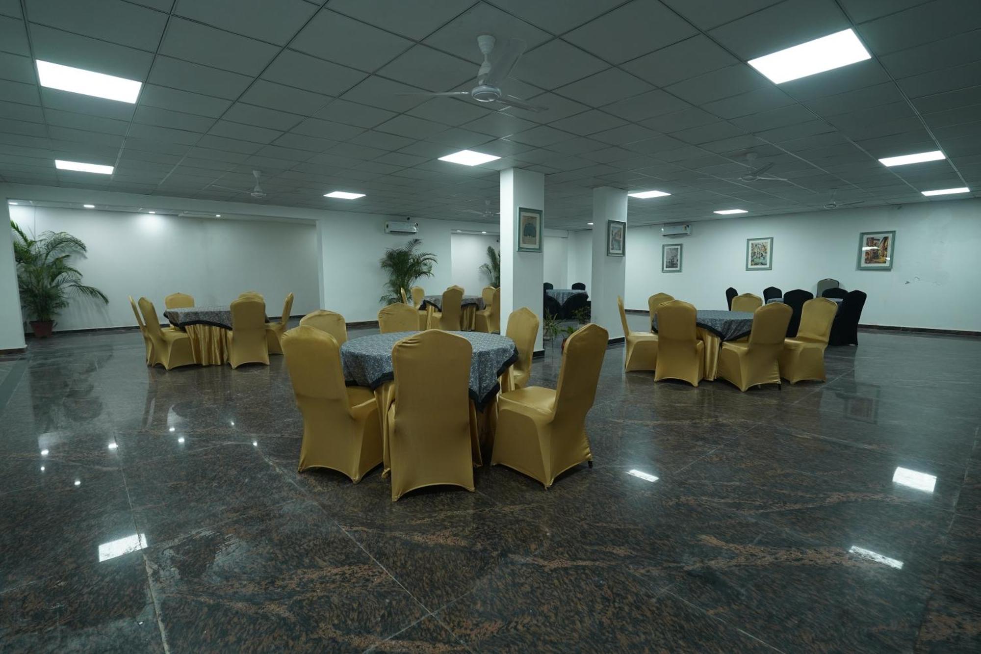 Posh Garden Inn Artemis Hospital Road グルガウン エクステリア 写真