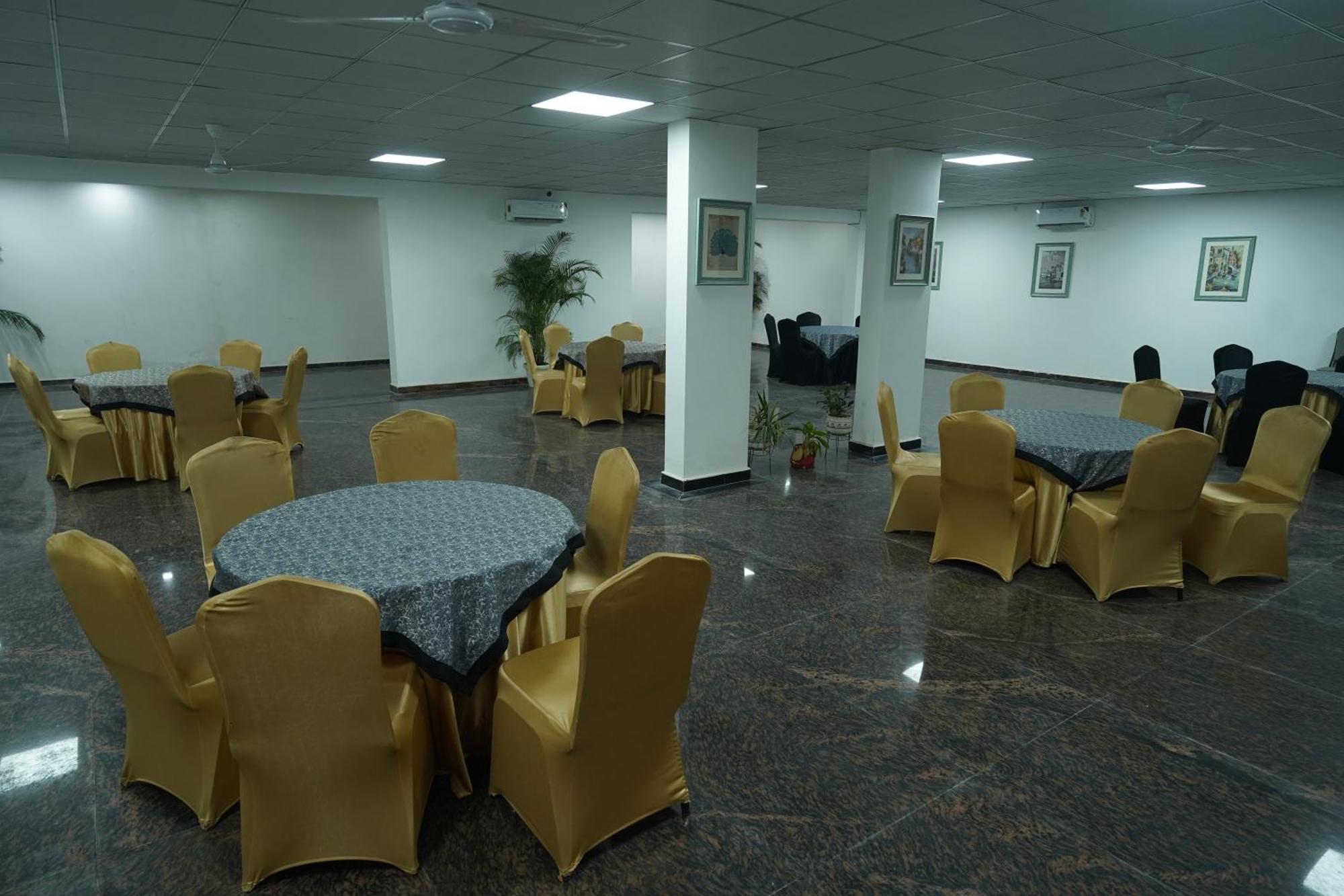 Posh Garden Inn Artemis Hospital Road グルガウン エクステリア 写真