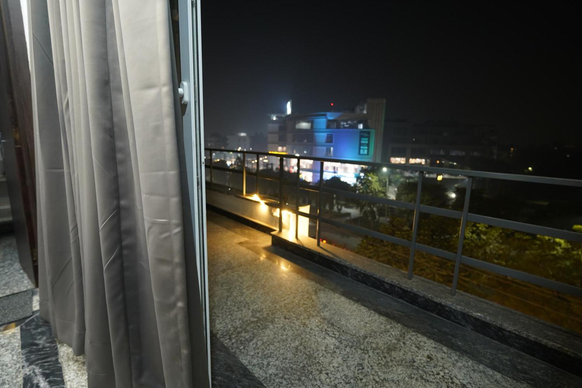 Posh Garden Inn Artemis Hospital Road グルガウン エクステリア 写真