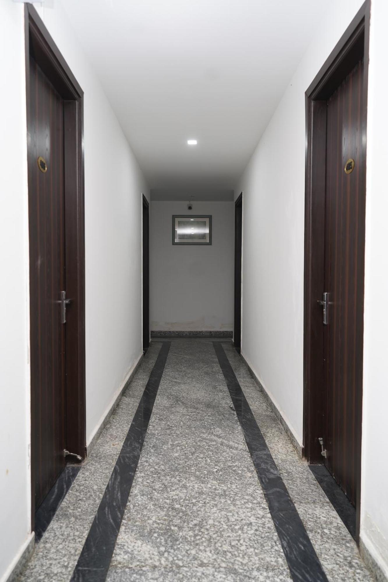 Posh Garden Inn Artemis Hospital Road グルガウン エクステリア 写真