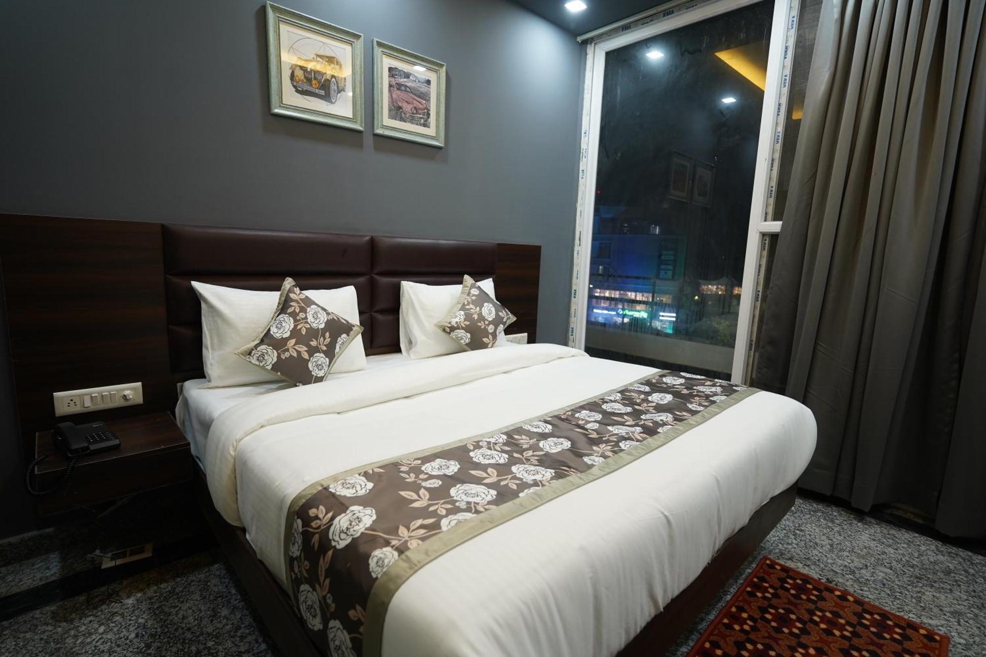 Posh Garden Inn Artemis Hospital Road グルガウン エクステリア 写真
