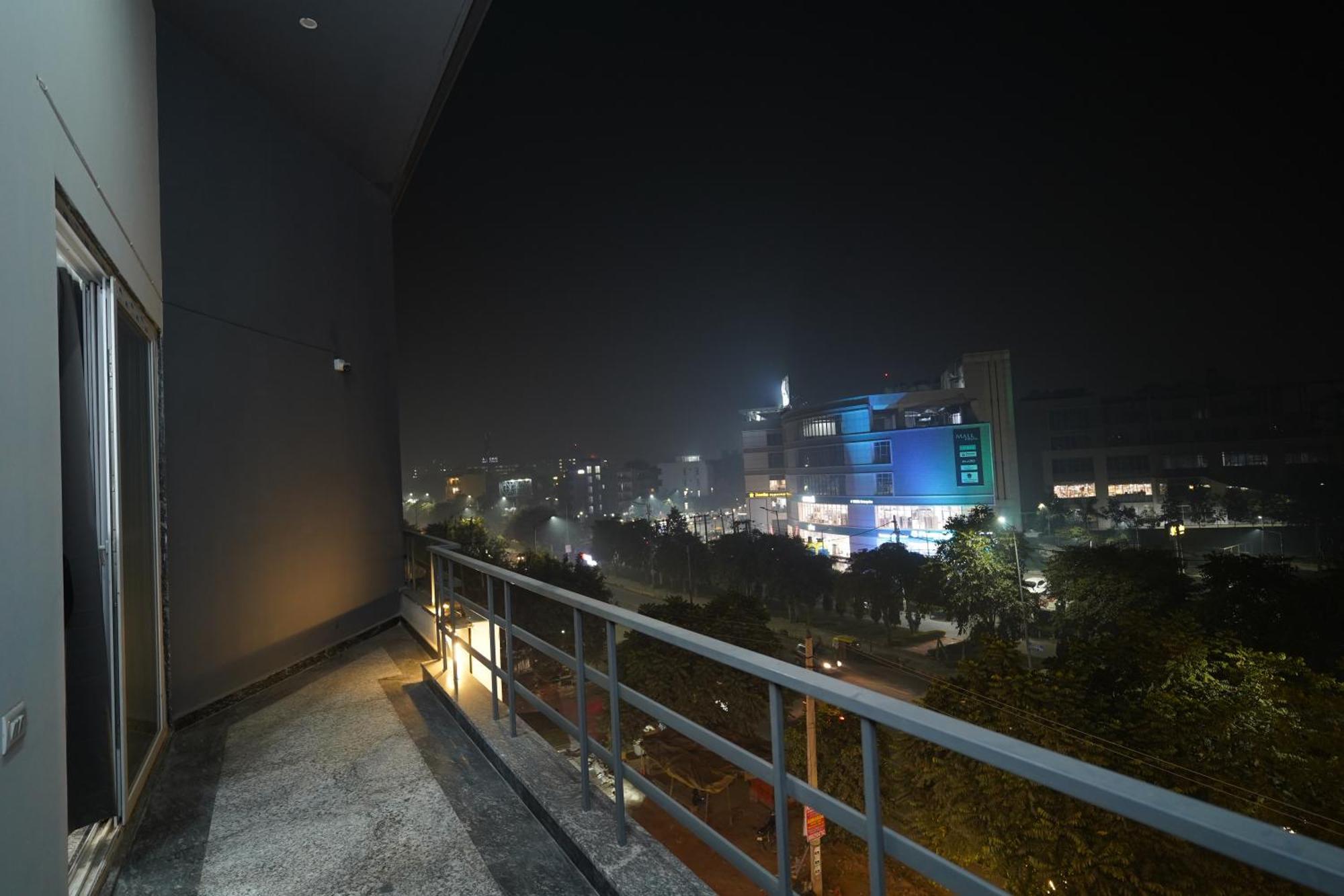 Posh Garden Inn Artemis Hospital Road グルガウン エクステリア 写真