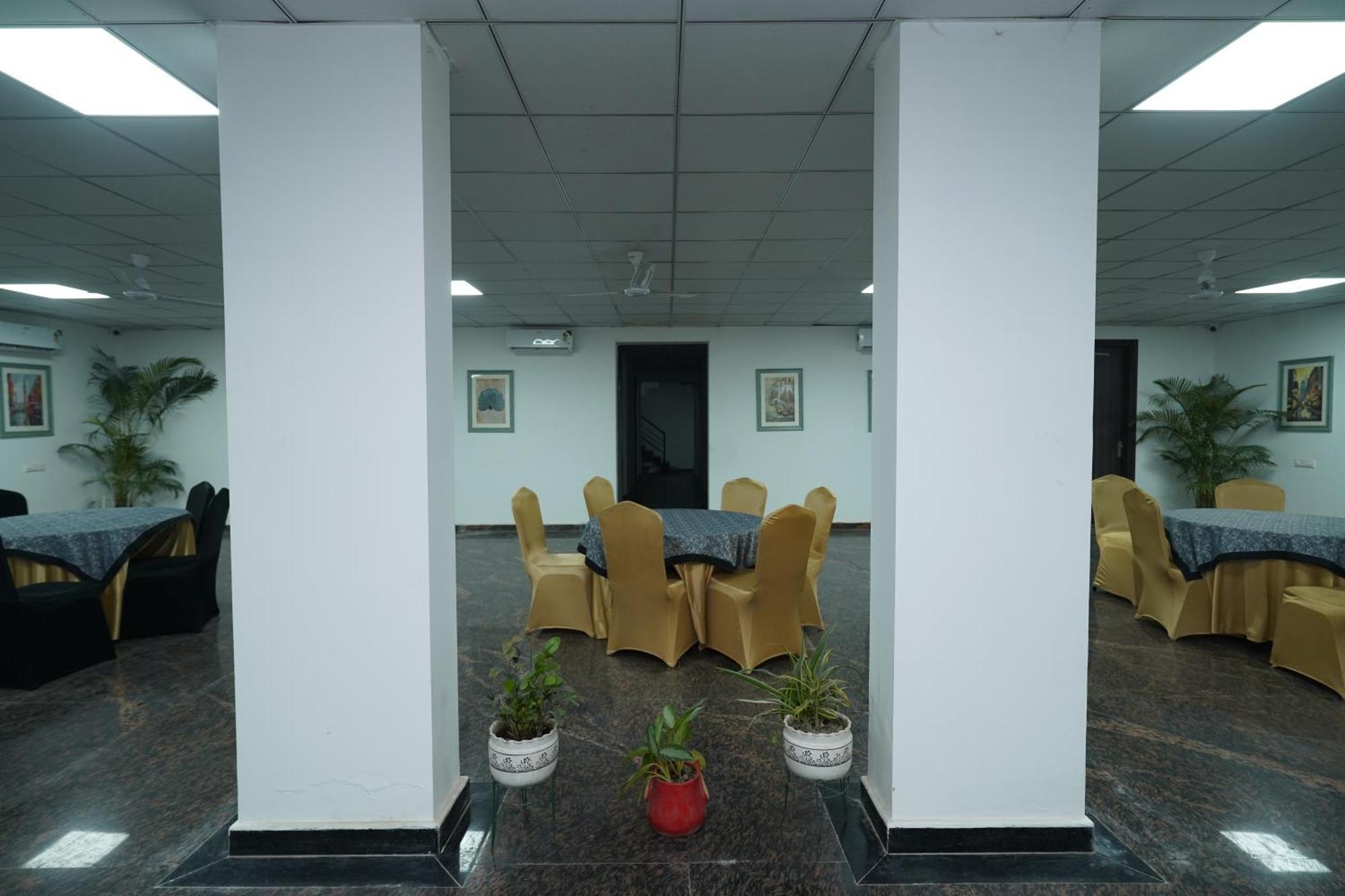 Posh Garden Inn Artemis Hospital Road グルガウン エクステリア 写真