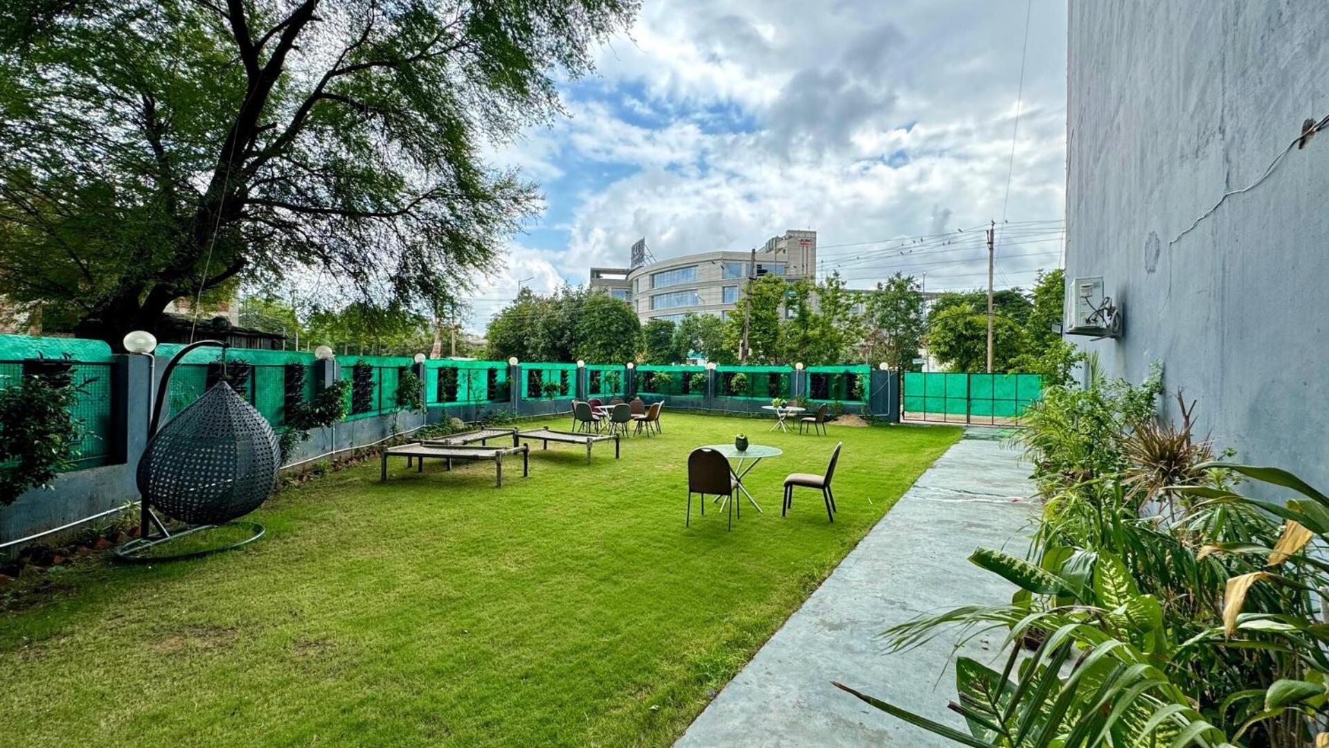 Posh Garden Inn Artemis Hospital Road グルガウン エクステリア 写真